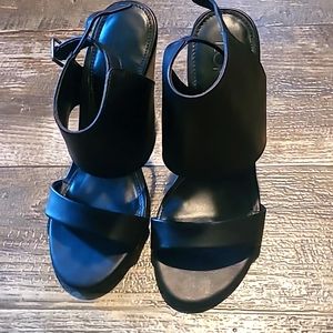 LOFT BLACK HEELS SIZE 7M